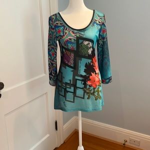 Save the Queen designer size L top